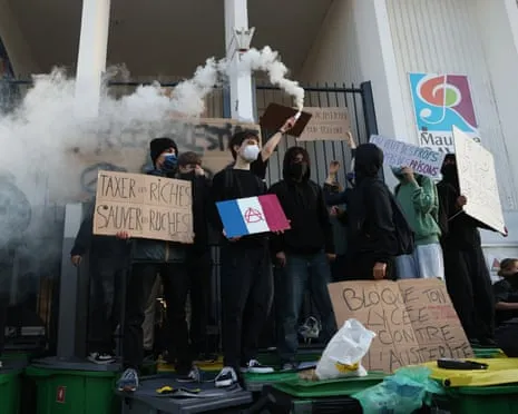 New France's Prime Minister Under Mounting Scrutiny as Countrywide Protests Disrupt Schools and Transport