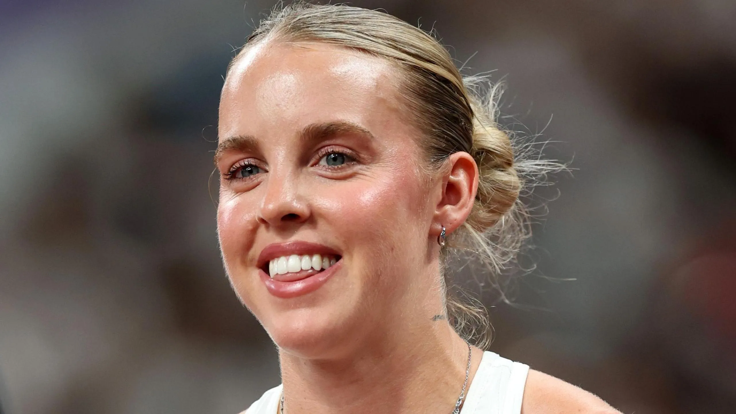 The British star Begins World Title Bid with Strong Performance
