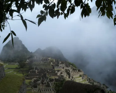 Boulders placed on Railway Lines Strand 900 Visitors at the Inca Citadel